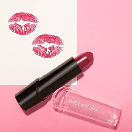 wet n wild Silk Finish Lipstick, Hydrating Rich Buildable Lip Color, Formulated with Vitamins A,E, & Macadamia for Ultimate Hydration, Cruelty-Free & Vegan - Raging Red