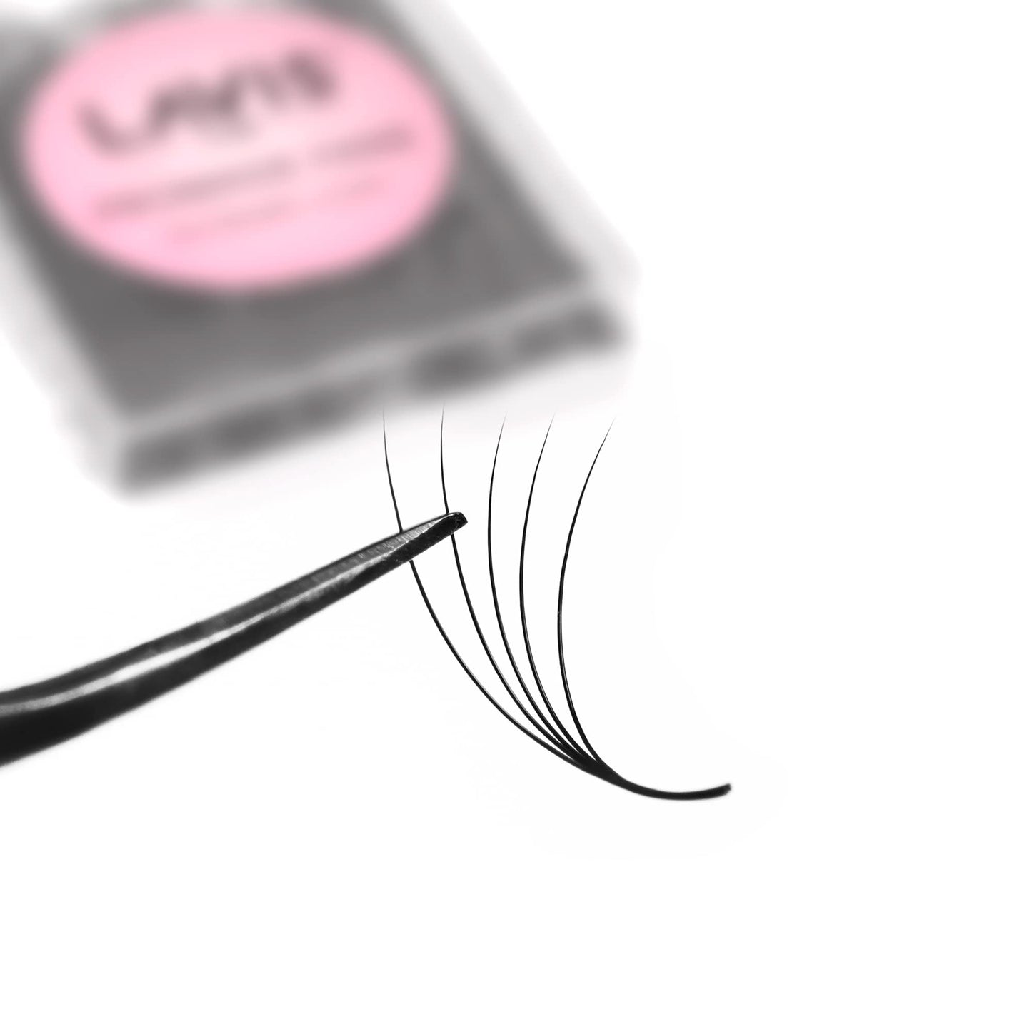 LAVISLASH 500 Promade Fans Eyelash Extension | Handmade Loose Volume Lash | Mutiple Options 3D-8D/10D/12D/14D/16D Fans | 0.03/0.05/0.07mm Thickness | C/CC/D Curl | 8-16mm Length(5D-0.07-CC-16mm)