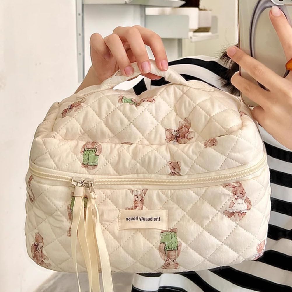 Juoxeepy Quilted Makeup Bag Floral Cotton Cosmetic Bag Jolly House Toiletry Bag Coquette Aesthetic Makeup Bag Cosmetic Pouch Bag