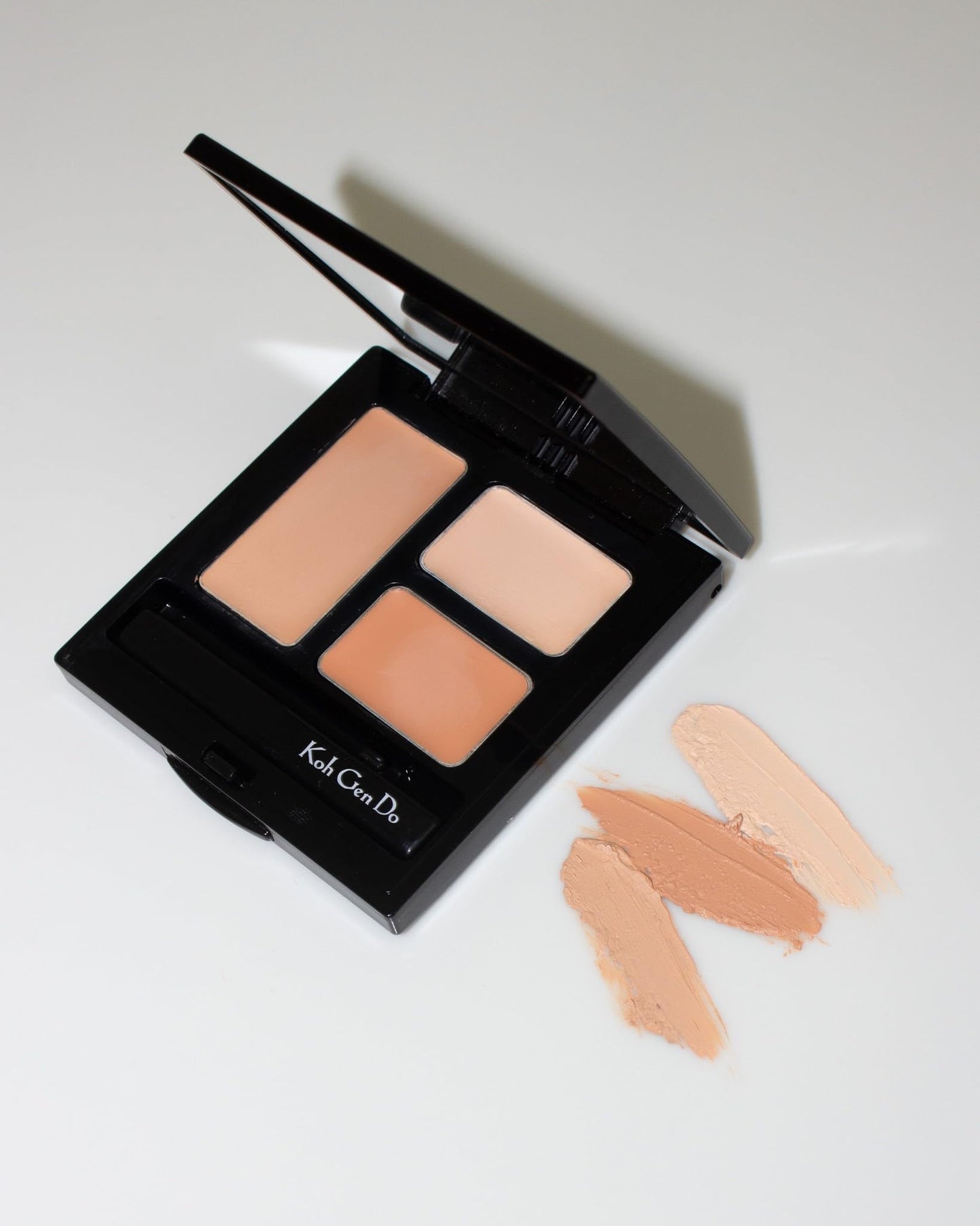 Koh Gen Do Perfect Match Moisture Concealer: Radiant Perfection with All-Day Coverage and Continuous Benefits - Featuring 3 Blendable Shades in One Compact