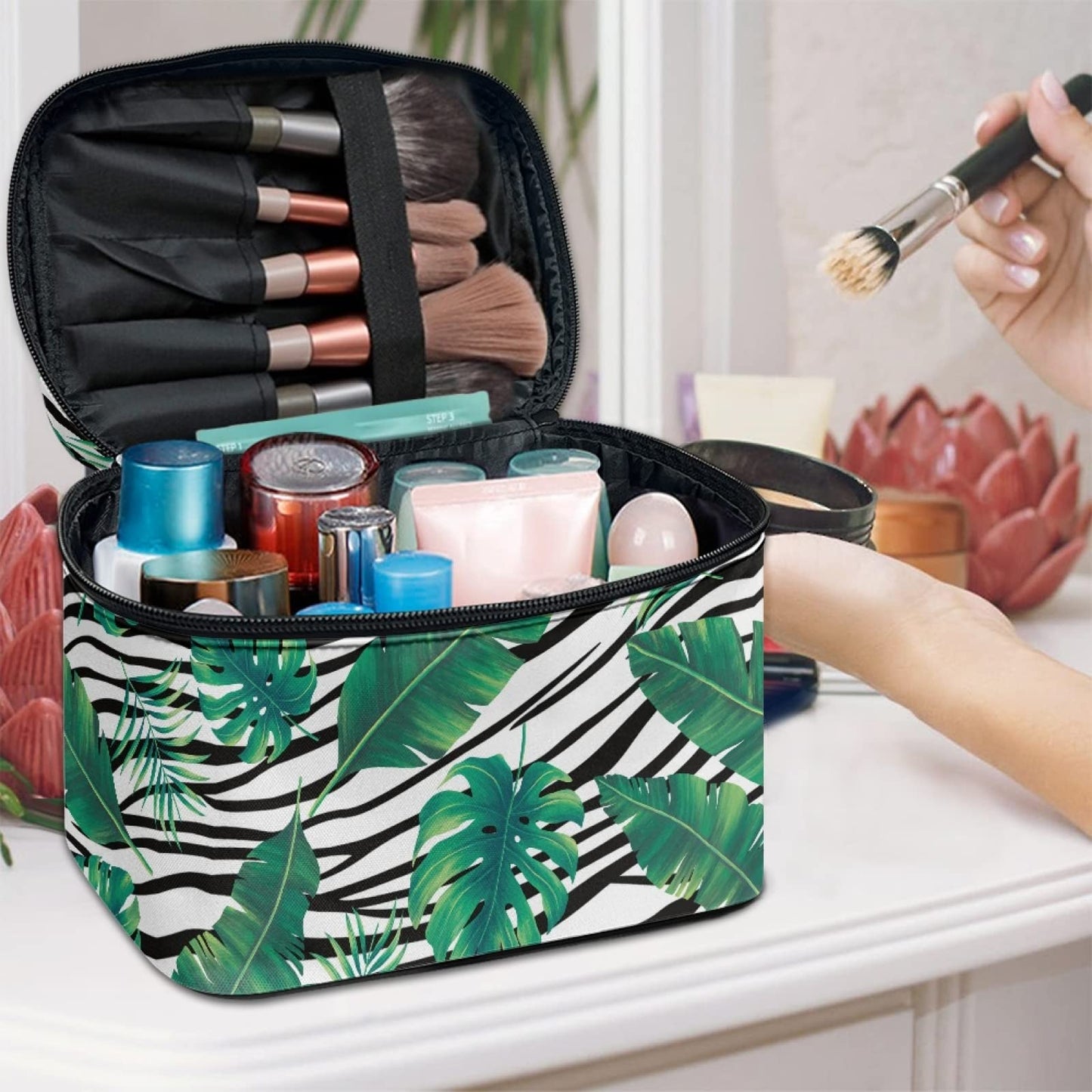 Horeset Tropical Leaves Print Fashion Makeup Bag for Women Casual Travel Toiletry Bag Smooth Two -Way Zipper Cosmetic Bag