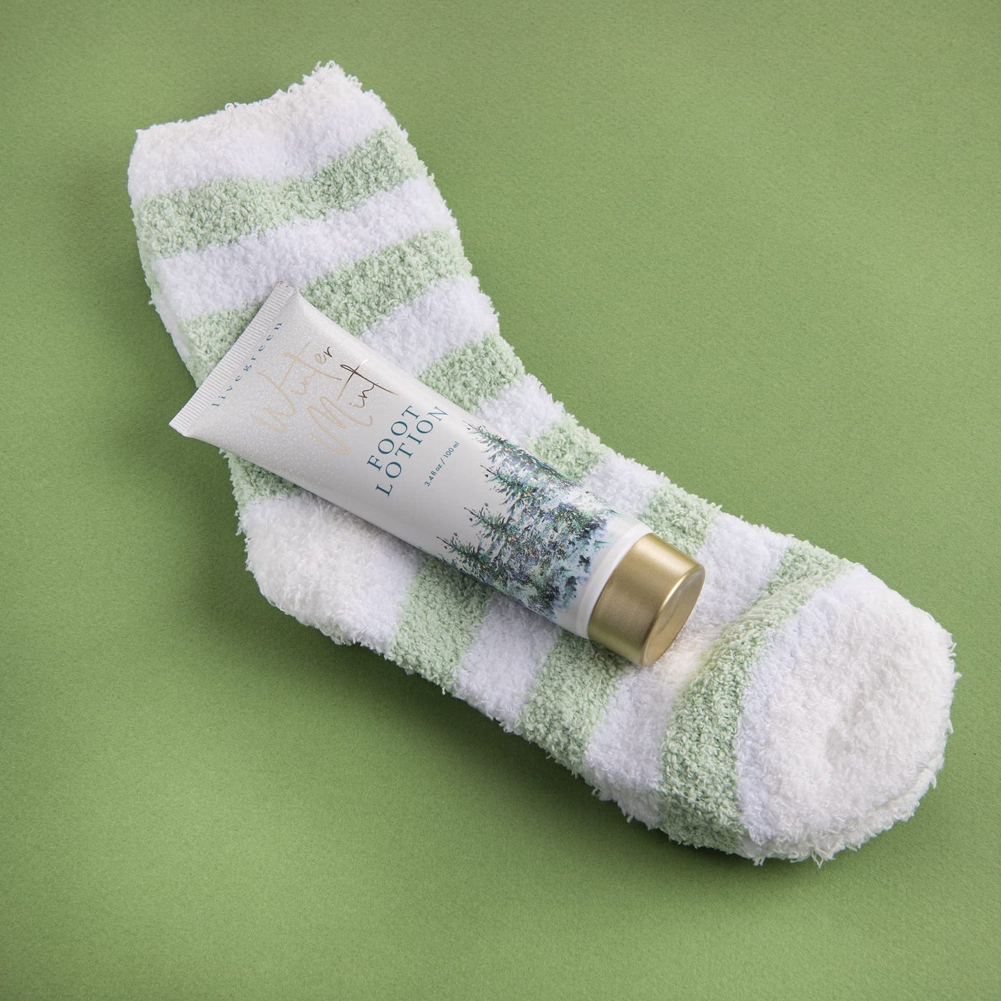 Live Green Bath and Body Set- Foot Spa Set with Fuzzy Socks, Lotion, and Scrub (Winter Mint)