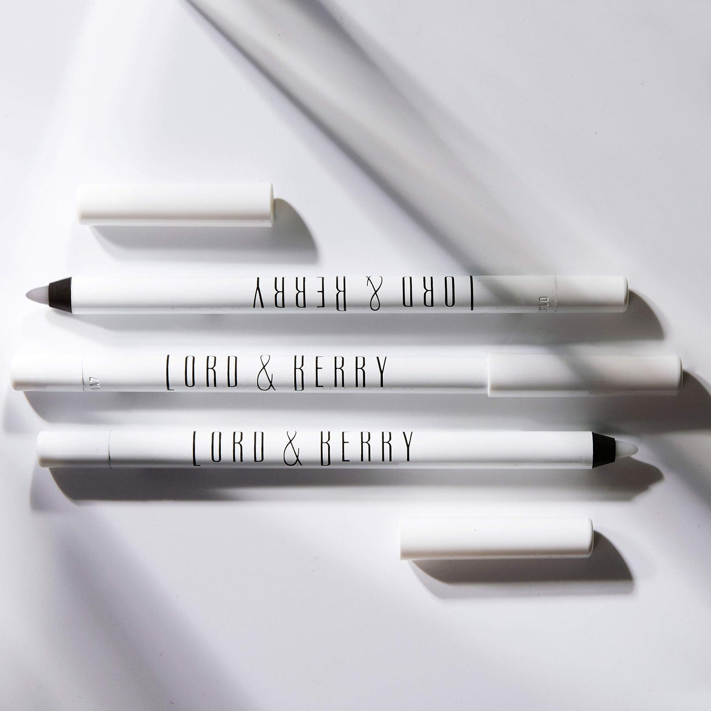 Lord & Berry SILHOUETTE Creamy Moisturizing Glossy Long-Lasting Lip Liner And Lip Treatment, Invisible